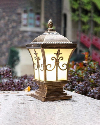 Victoria Garden Column Lamp