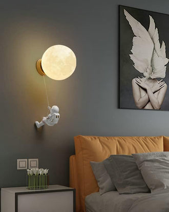Astronaut Climbing Wall Light