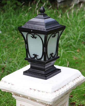 Victorian Crest Gate Light