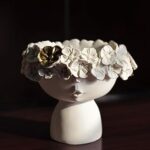 Kawai Homes Face Vase Cute Abstract Queen White Aesthetic Resin Ceramic Finish Flower Vase for Home Decor and Living Room Dining Table Decoration